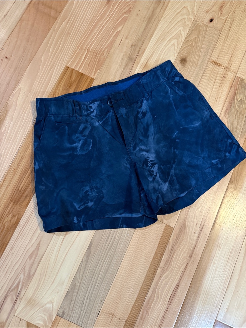 Under Armour Women's Blue Pattern Golf Shorts